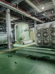 Water tank circulation pipeline electric heater