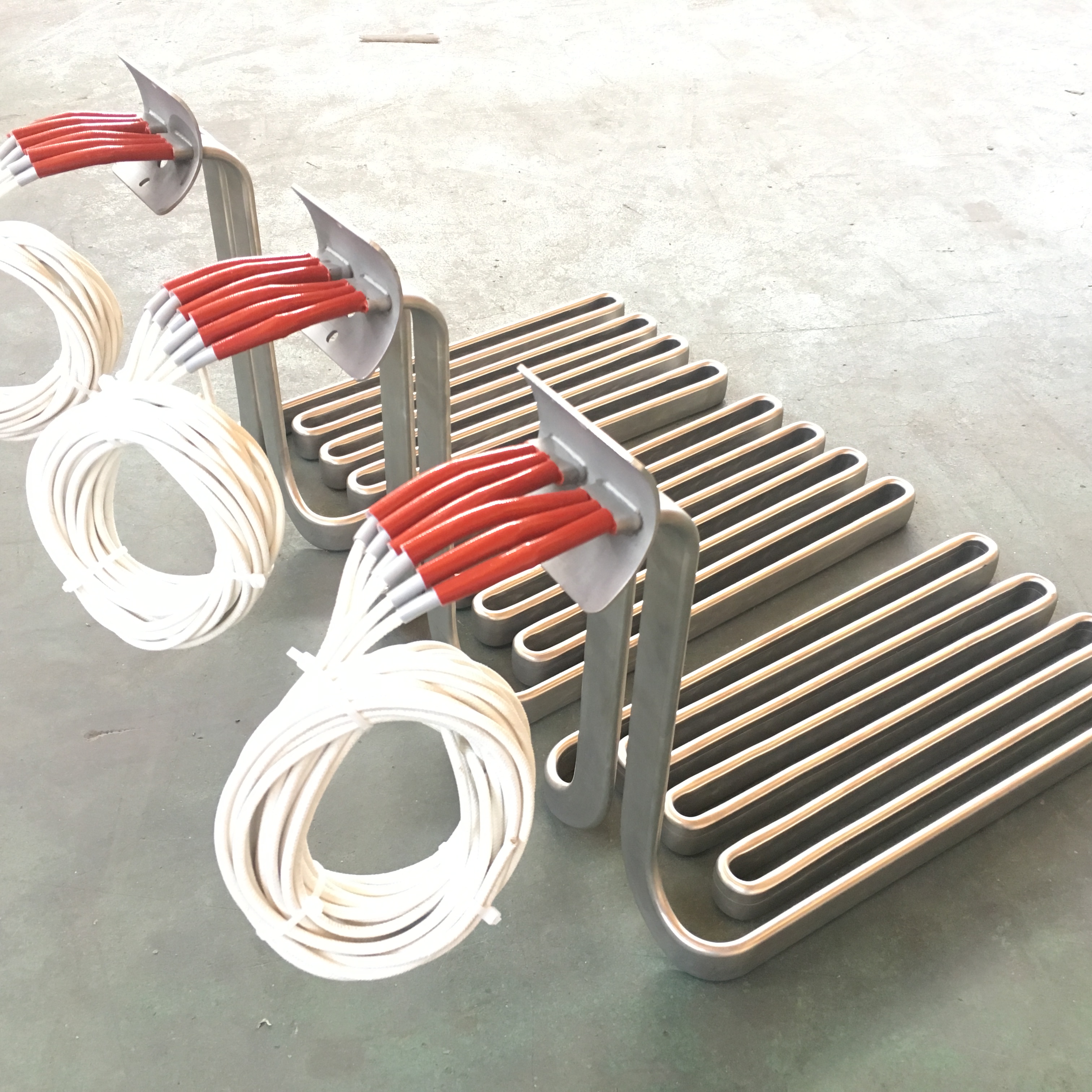 Immersion heating element for deep fryer